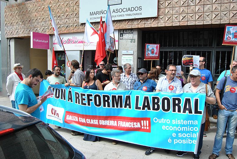 16-06-28 ConcentracionconsuladoFranciaACorunha01.JPG